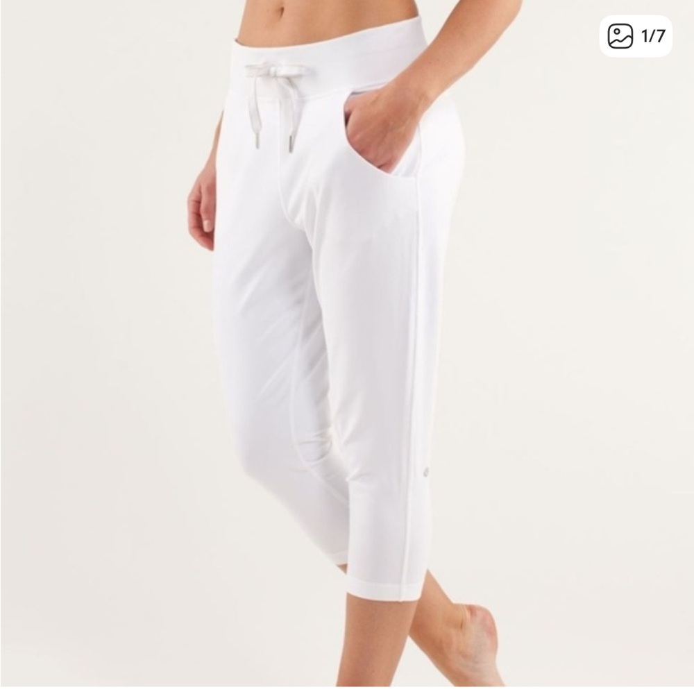 LuLulemon White Cropped Studio Pants | Size 4 | Lightweight Travel